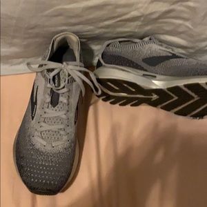 Brooks women’s size 9 levitate 2
